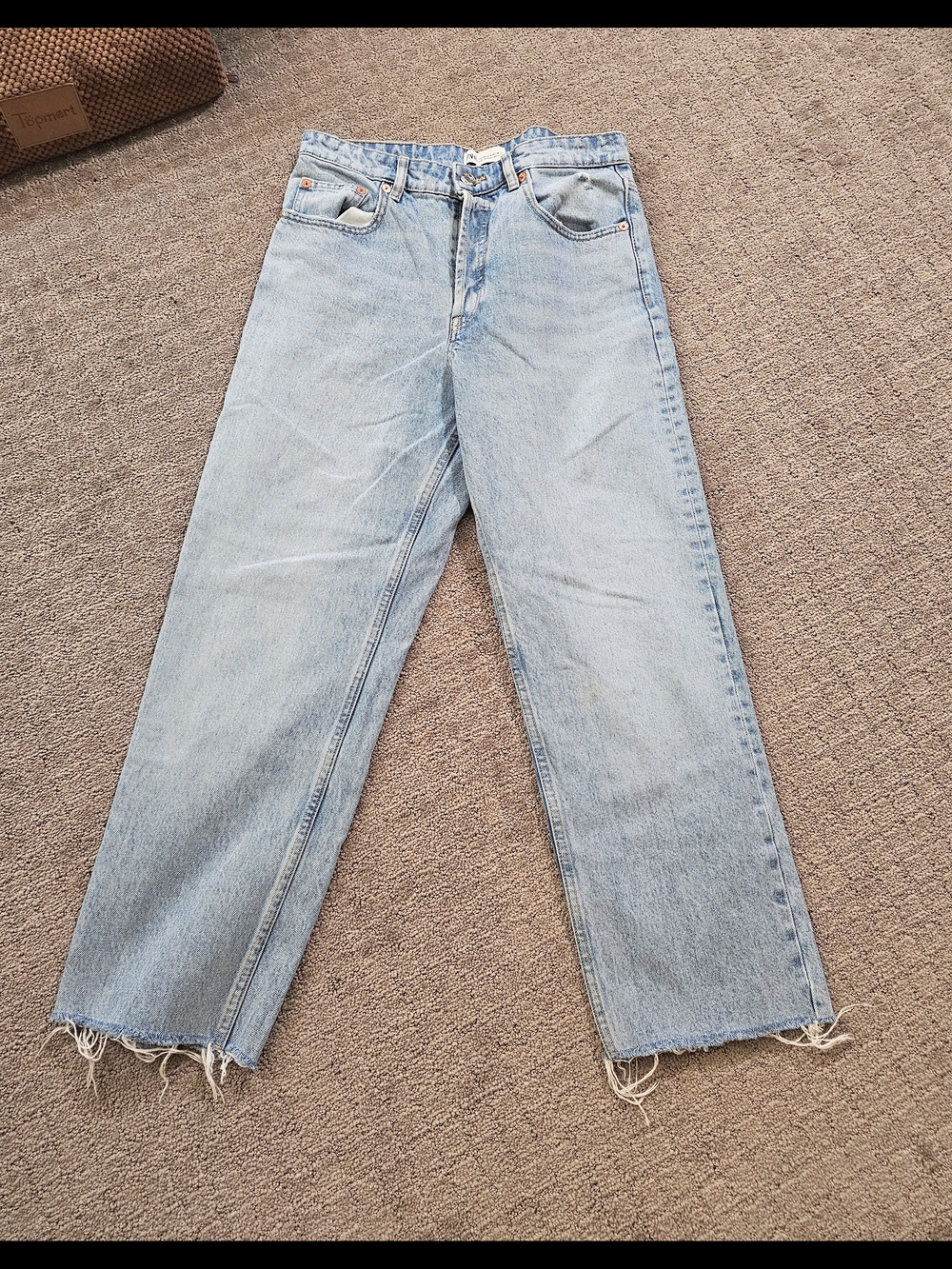 Zara Light Wash Frayed Jeans